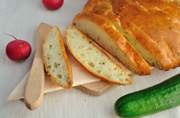 Chleb wielkanocny z ziołami