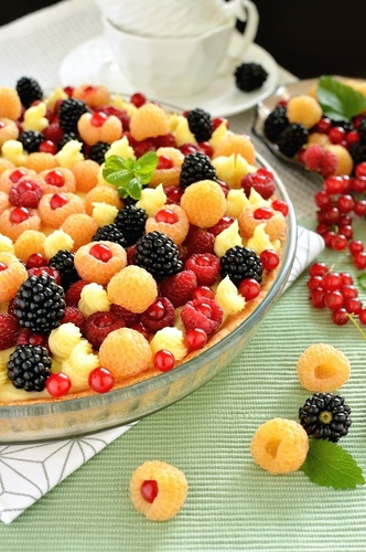 Tarta z owocowymi „klejnotami”